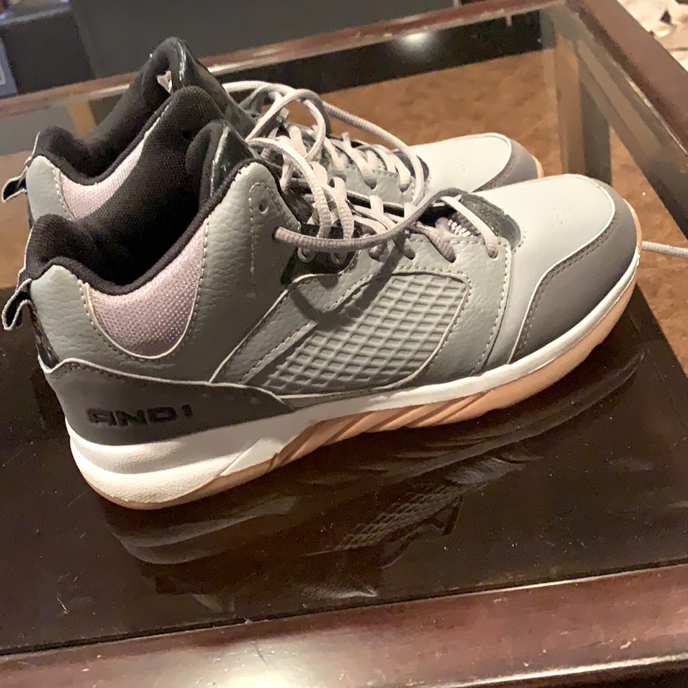 Mens basketball shoes